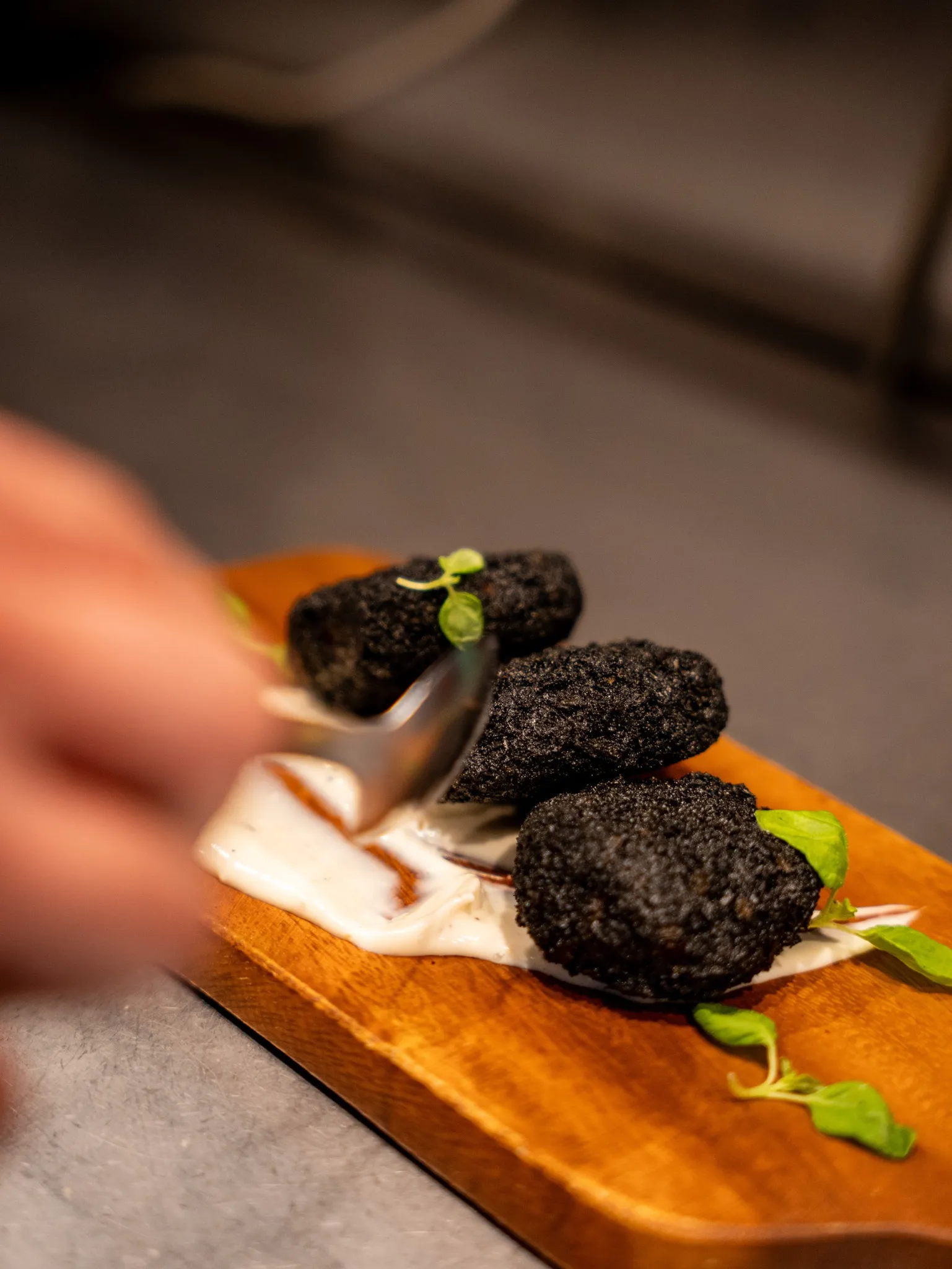 鴨料理とクラフトジン。