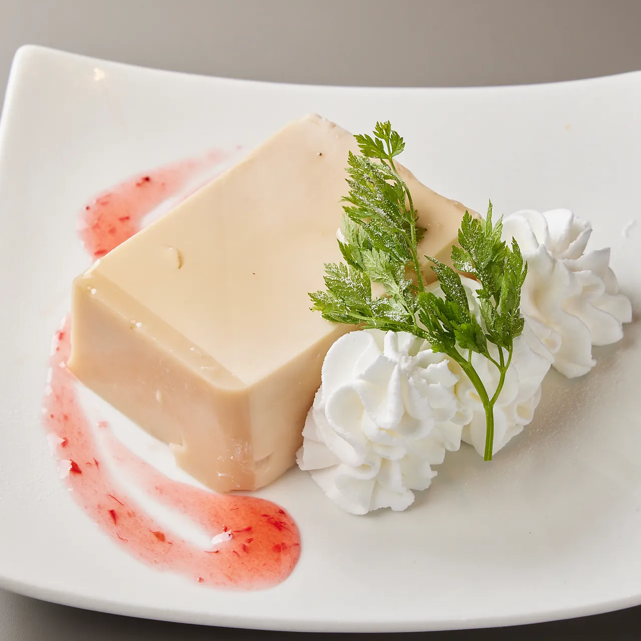 クラフトジンと鴨料理。