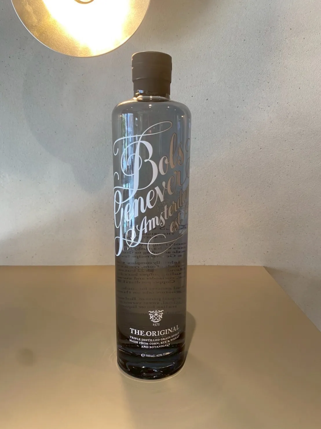 当店でぜひ楽しんでほしいのが、鴨料理とジンの組み合わせ。